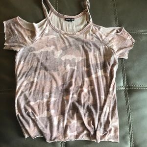 Express shoulder cut tee